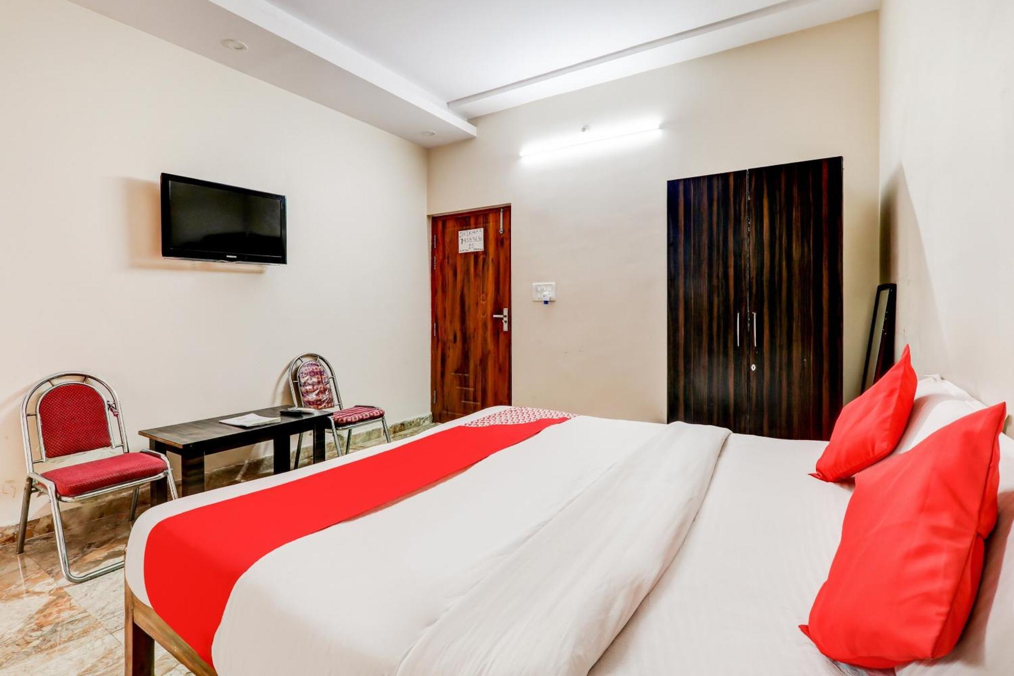 OYO 74122 Raghuvar Palace Hotell Lucknow Exteriör bild