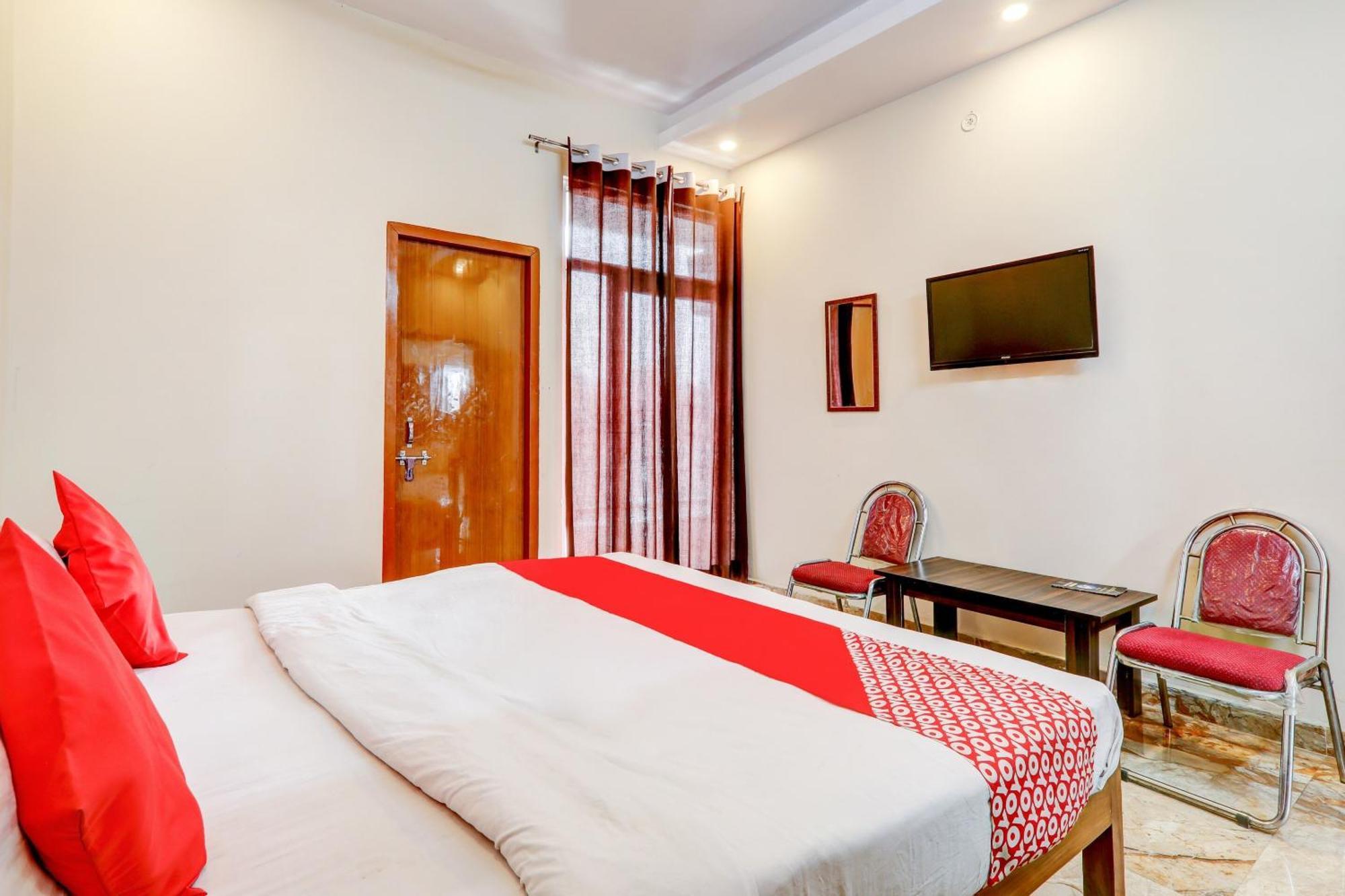 OYO 74122 Raghuvar Palace Hotell Lucknow Exteriör bild